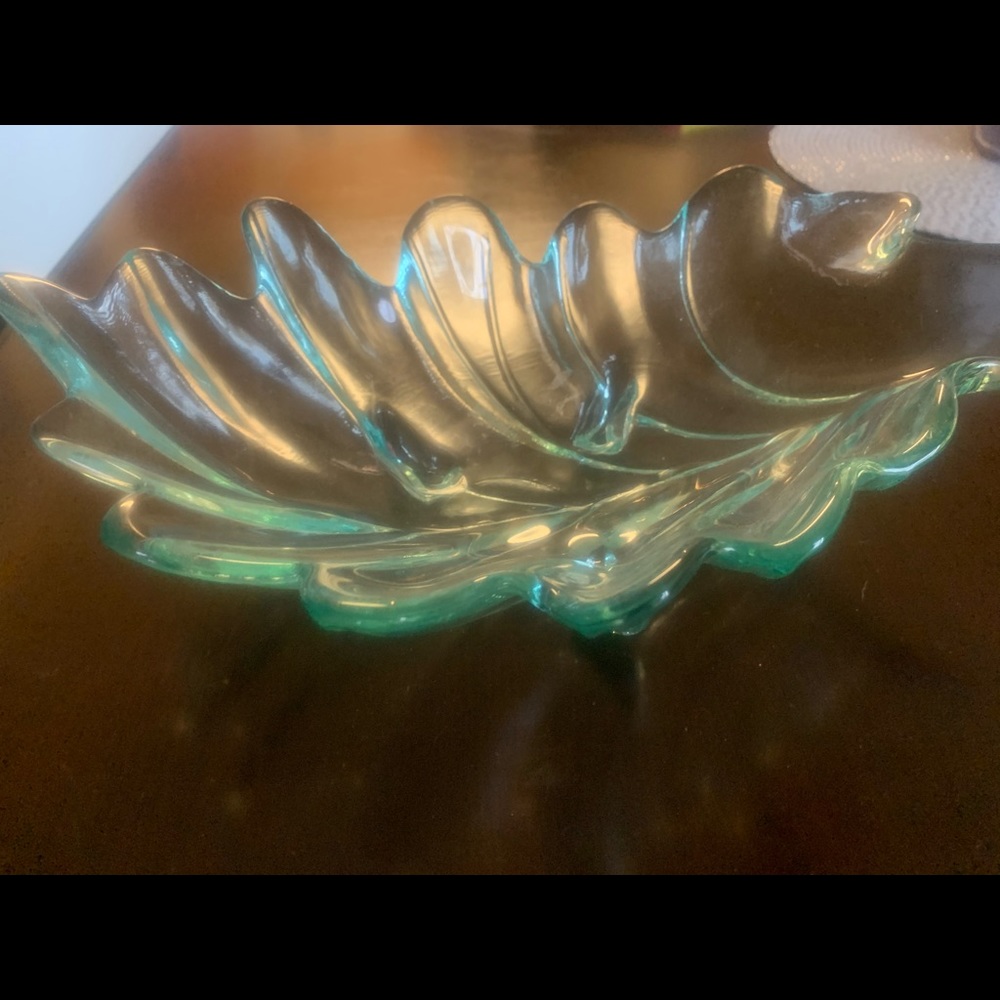 Glass leaf decorative bowl